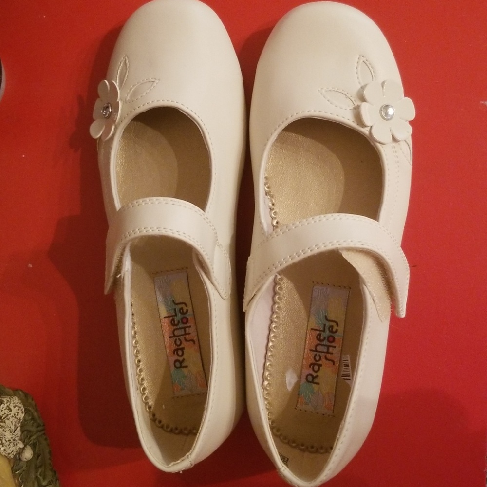 NEW 🌹 Beige Dress Shows - Girls